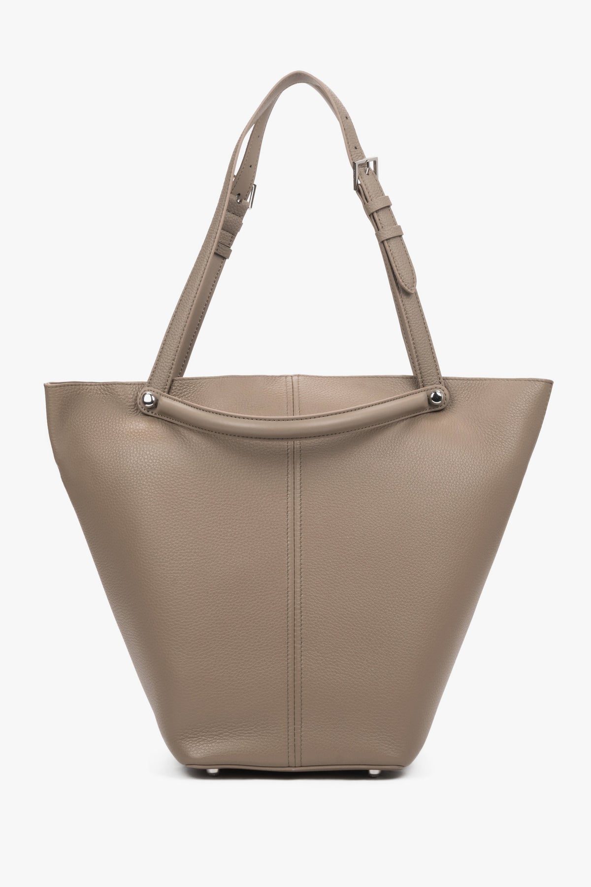 Flache Frontansicht der beigen Tote-Bag, die die moderne, sich nach unten verjüngende Form zeigt 