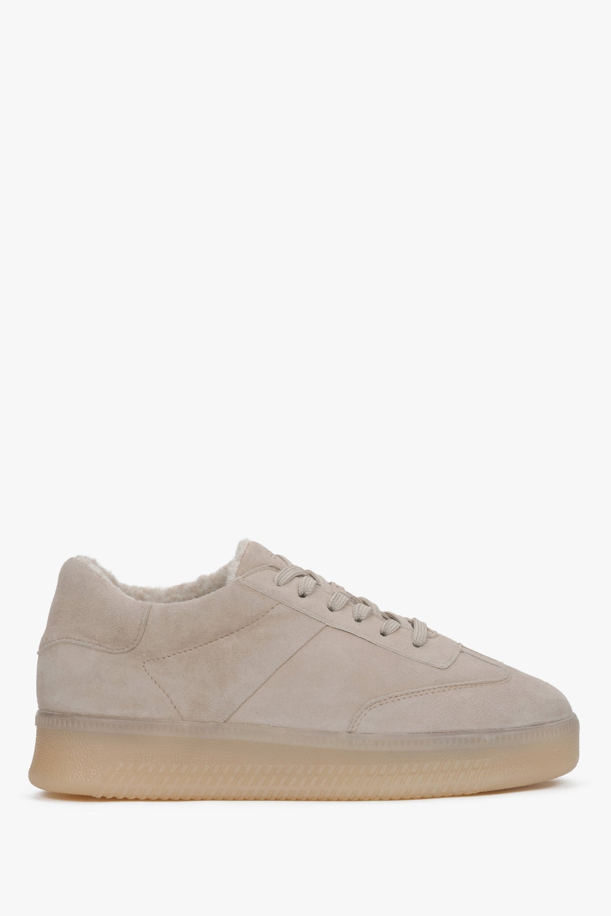 Reines Seitenprofil des beigefarbenen Veloursleder-Sneakers auf halbtransparenter TR-Plateausohle