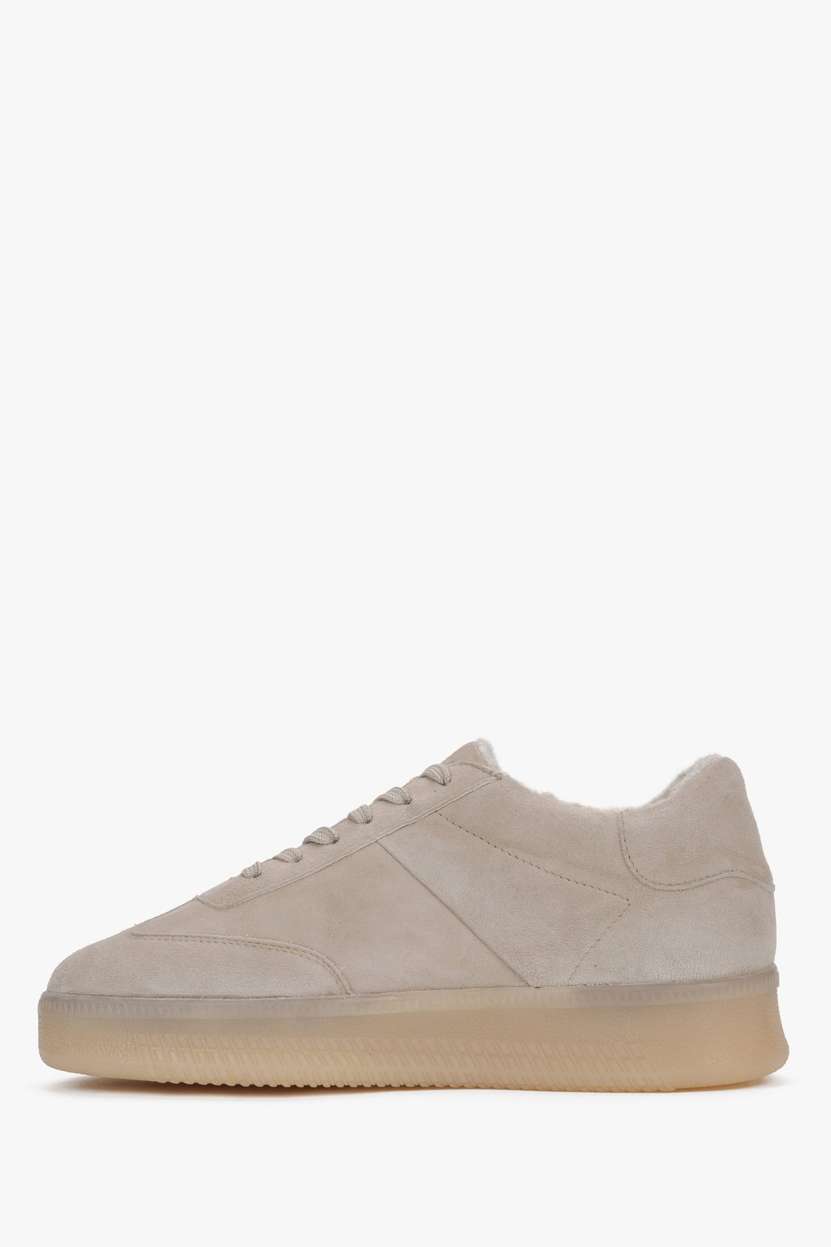 Reines Seitenprofil des zweiten beigefarbenen Winter-Sneakers aus Echtleder