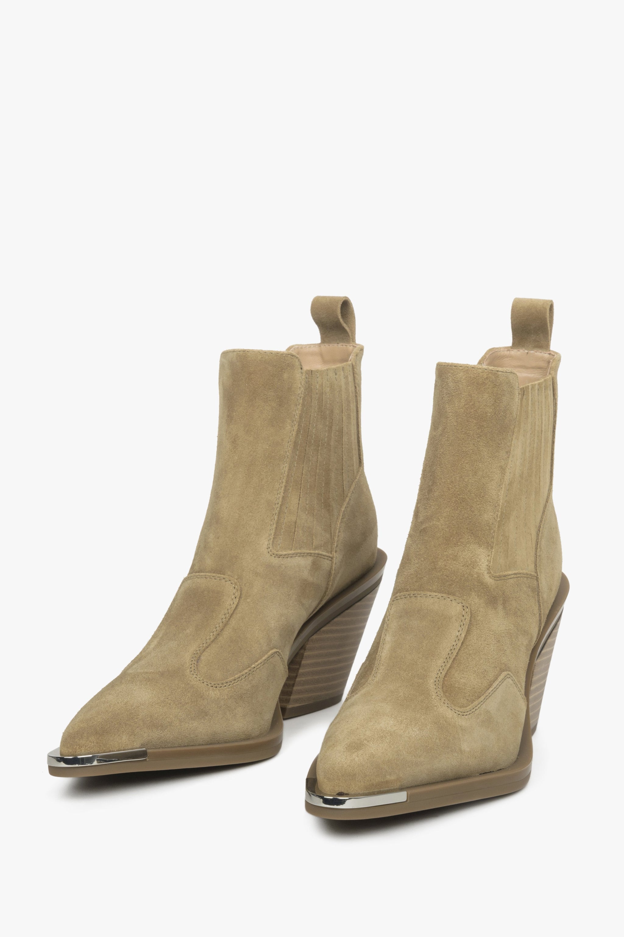 Beige Damen-Cowboystiefel von Estro – Vorderansicht.