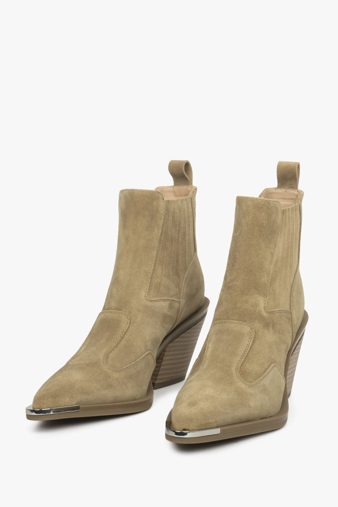 Beige Damen-Cowboystiefel von Estro – Vorderansicht.