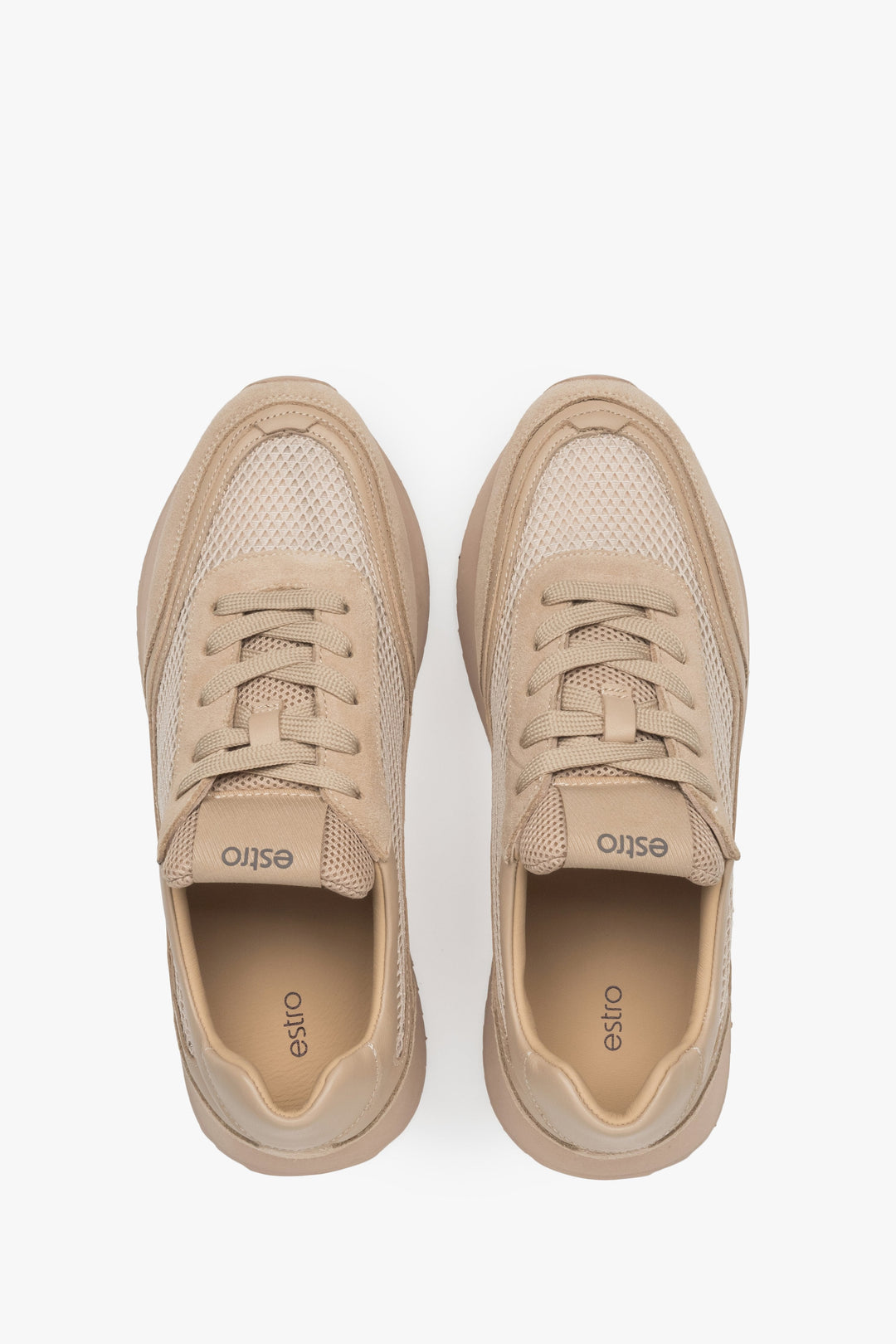 Elegante beige Damen-Sneaker von Estro – Ansicht von oben.
