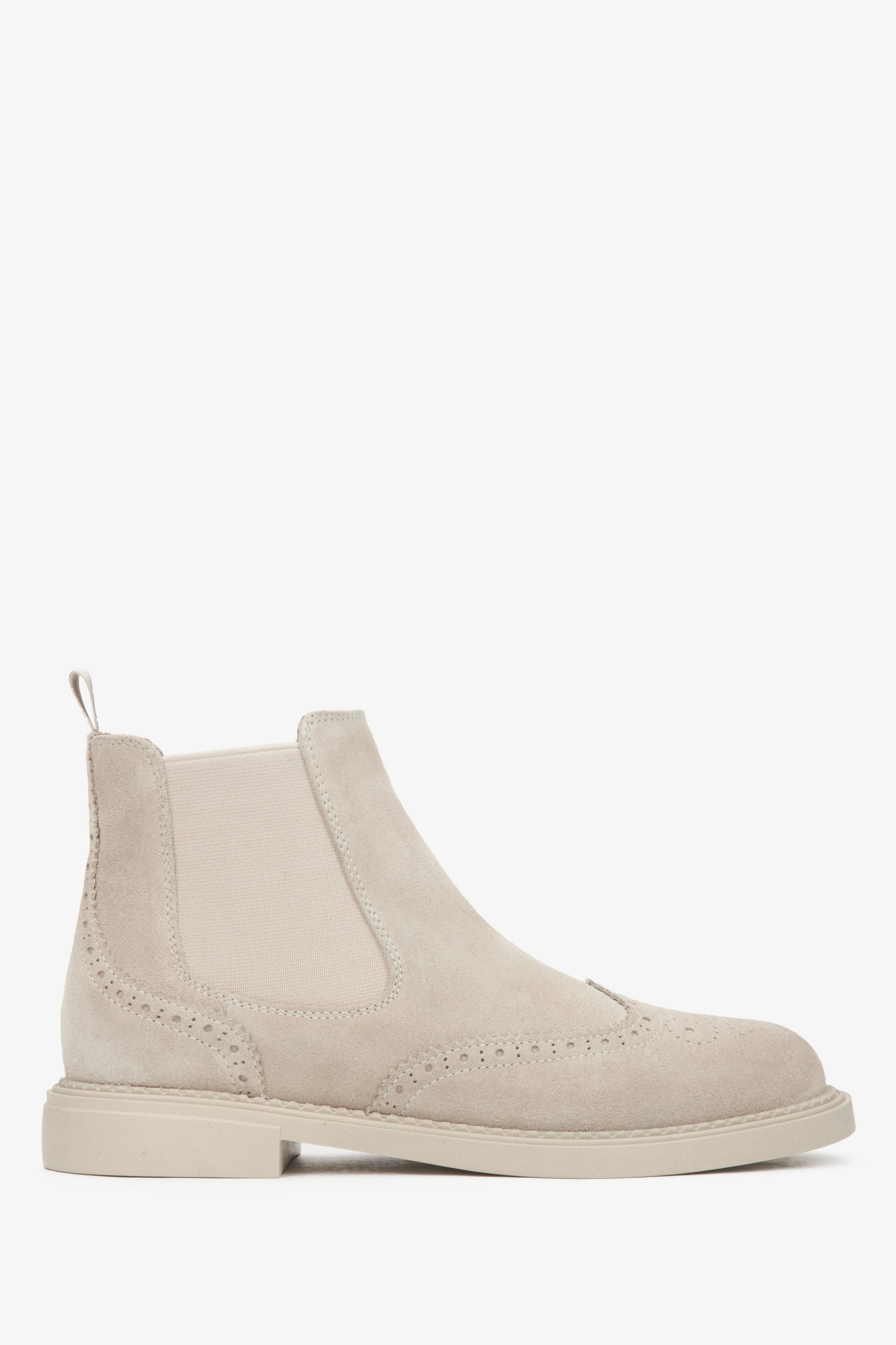 Damen-Chelsea-Boots in Beige aus Premium-italienischem Velours von Estro mit niedrigem Schaft – Schuhprofil.