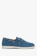Flaches Seitenprofil der blauen Velours-Loafer mit EVA-Sohle.