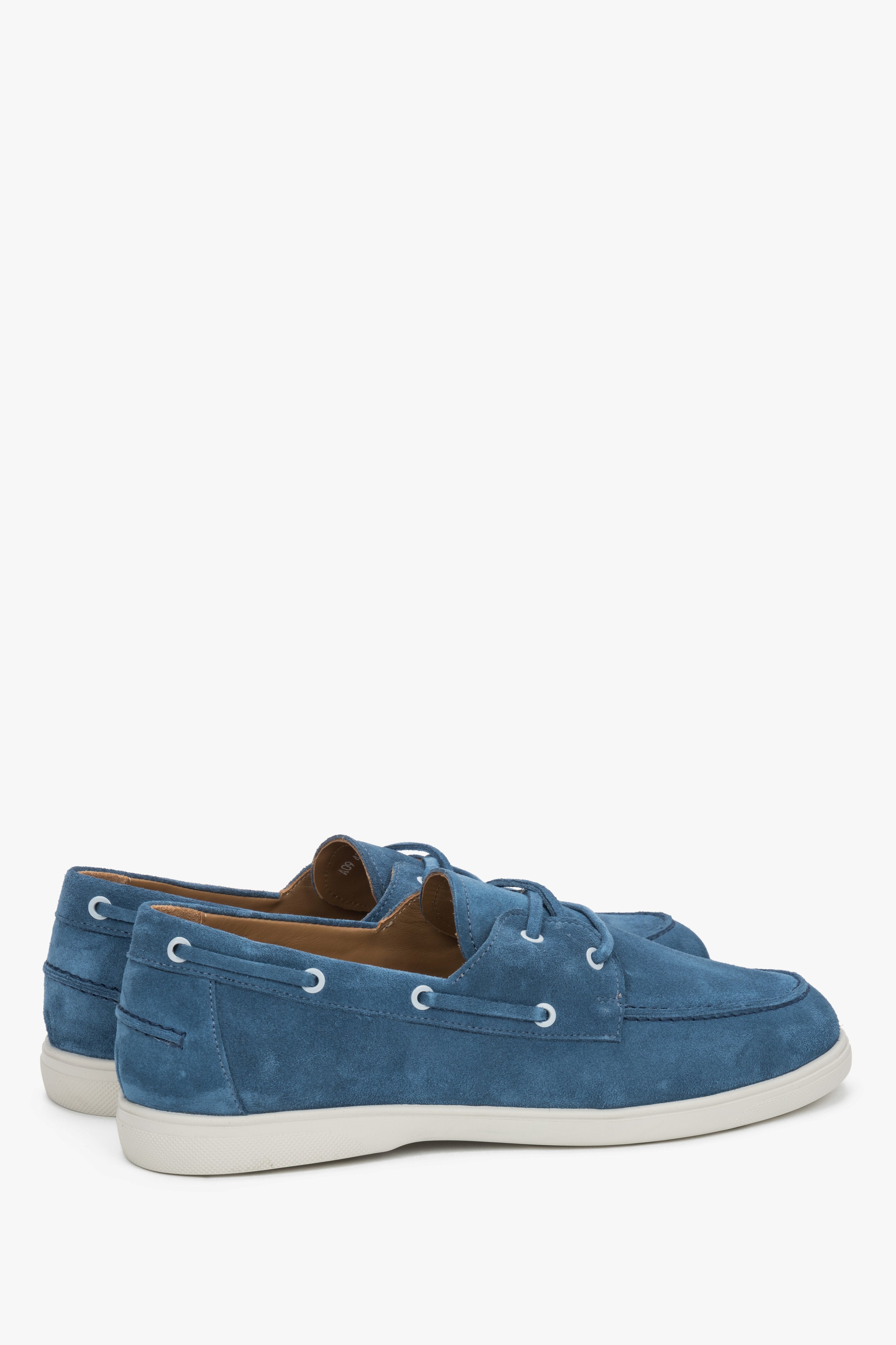 Rückansicht der blauen Herren-Loafer aus italienischem Naturvelours.