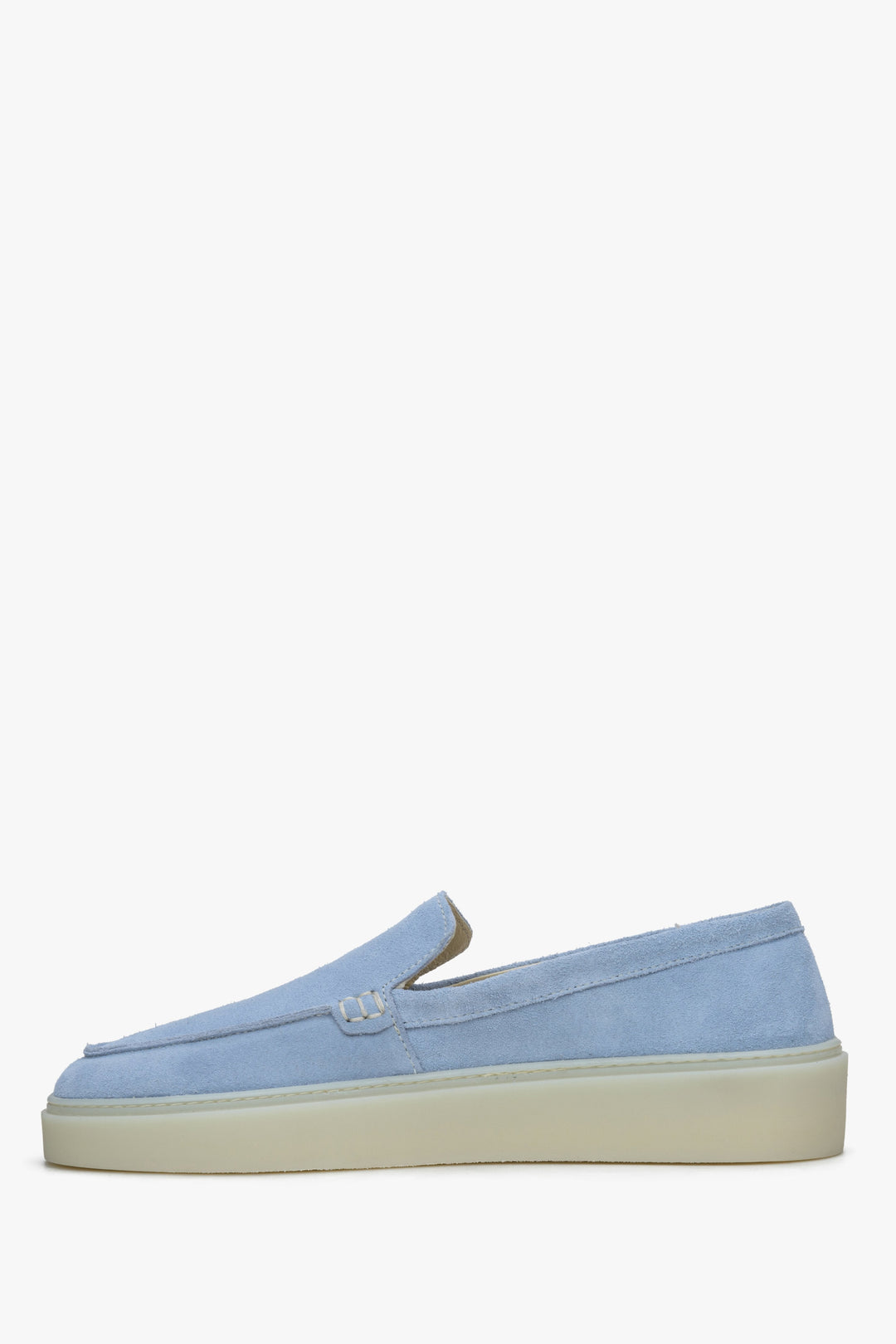 Blaue Damen-Mokassins aus Velours von Estro – Seitenprofil des Schuhs.