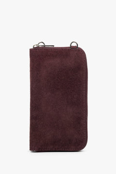 Rückansicht des eleganten bordeaux-farbenen Velours-Portemonnaies