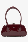 Damen-Schultertasche in Bordeaux aus Lackleder von Estro.
