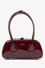 Damen-Schultertasche in Bordeaux aus Lackleder von Estro.
