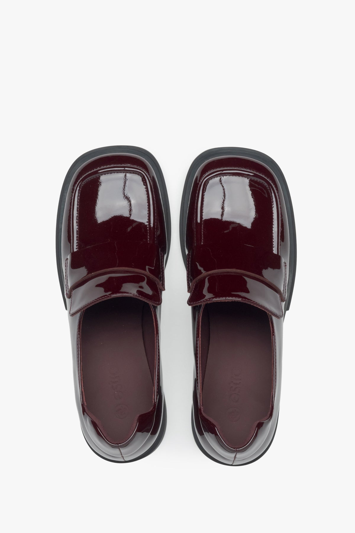 Slipper aus echtem Lackleder mit spitzer Form – Estro ER00115895