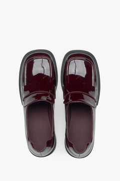 Slipper aus echtem Lackleder mit spitzer Form – Estro ER00115895