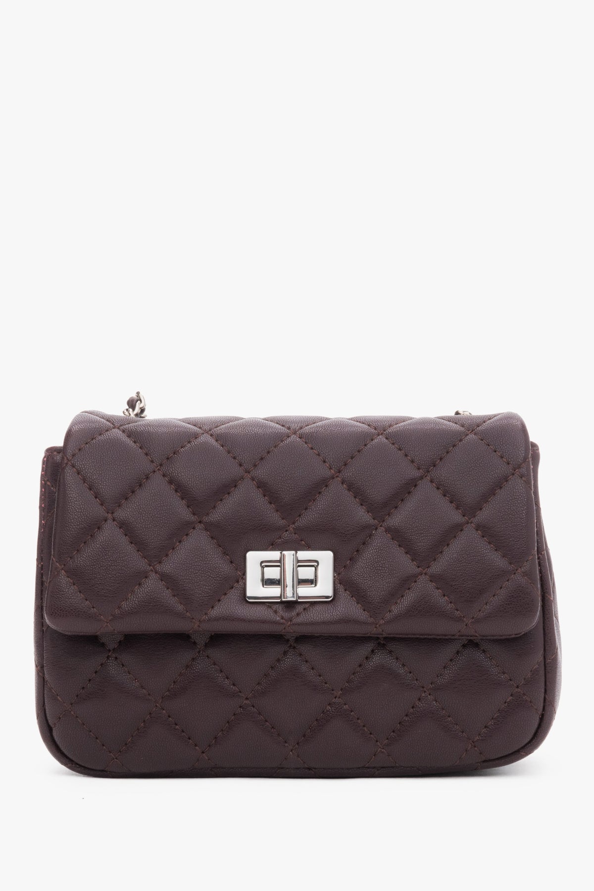 Frontale Perspektive der klassischen bordeauxroten Ledertasche mit silberfarbenem Verschluss