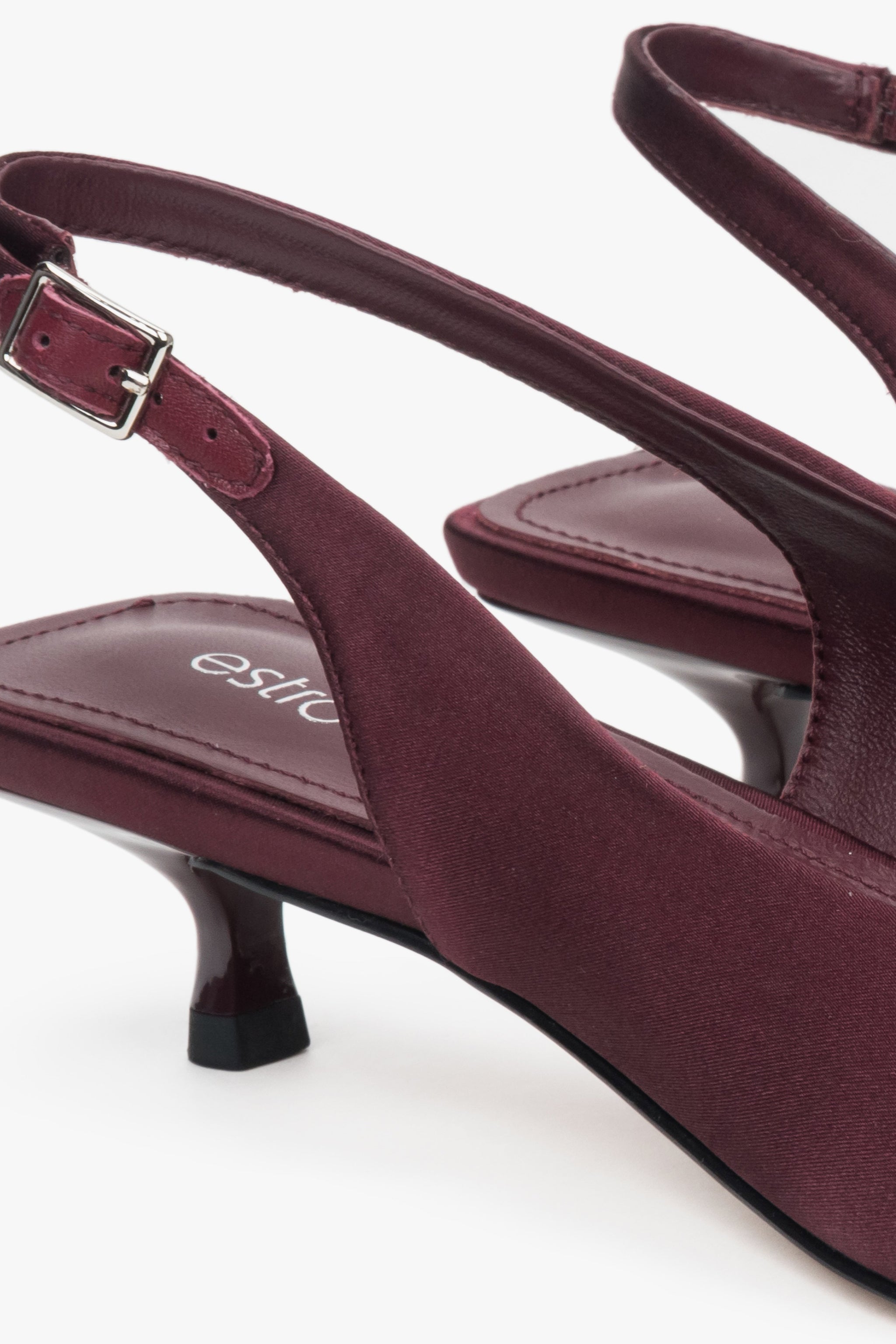 Estro Slingpumps in Bordeauxrot mit elastischem Fersenriemchen.