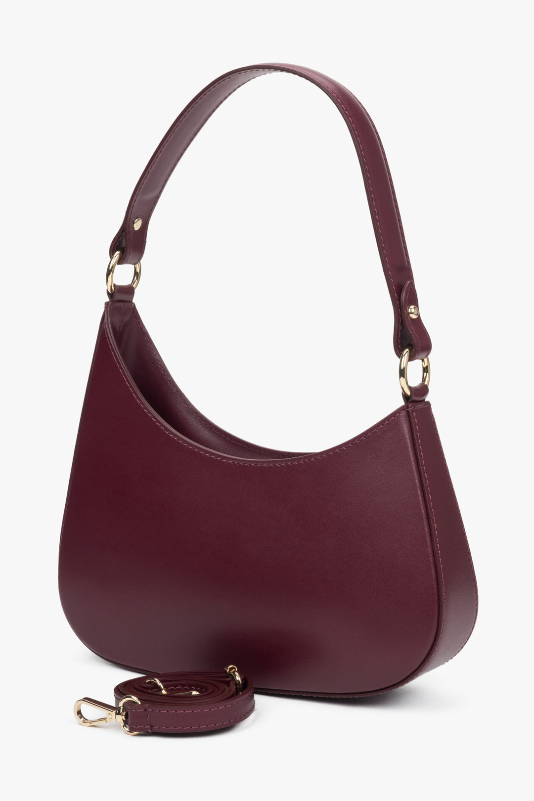Schrägansicht der burgunderroten Schultertasche aus Echtleder mit langem Riemen 