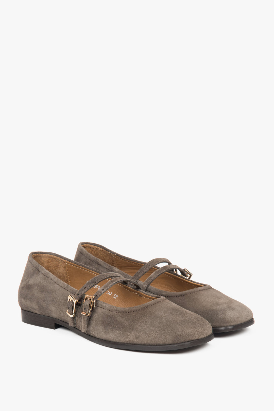 Braune Damen-Ballerinas von Estro, gefertigt aus hochwertigem italienischem Premium-Velours und verziert mit einer eleganten Schnalle.