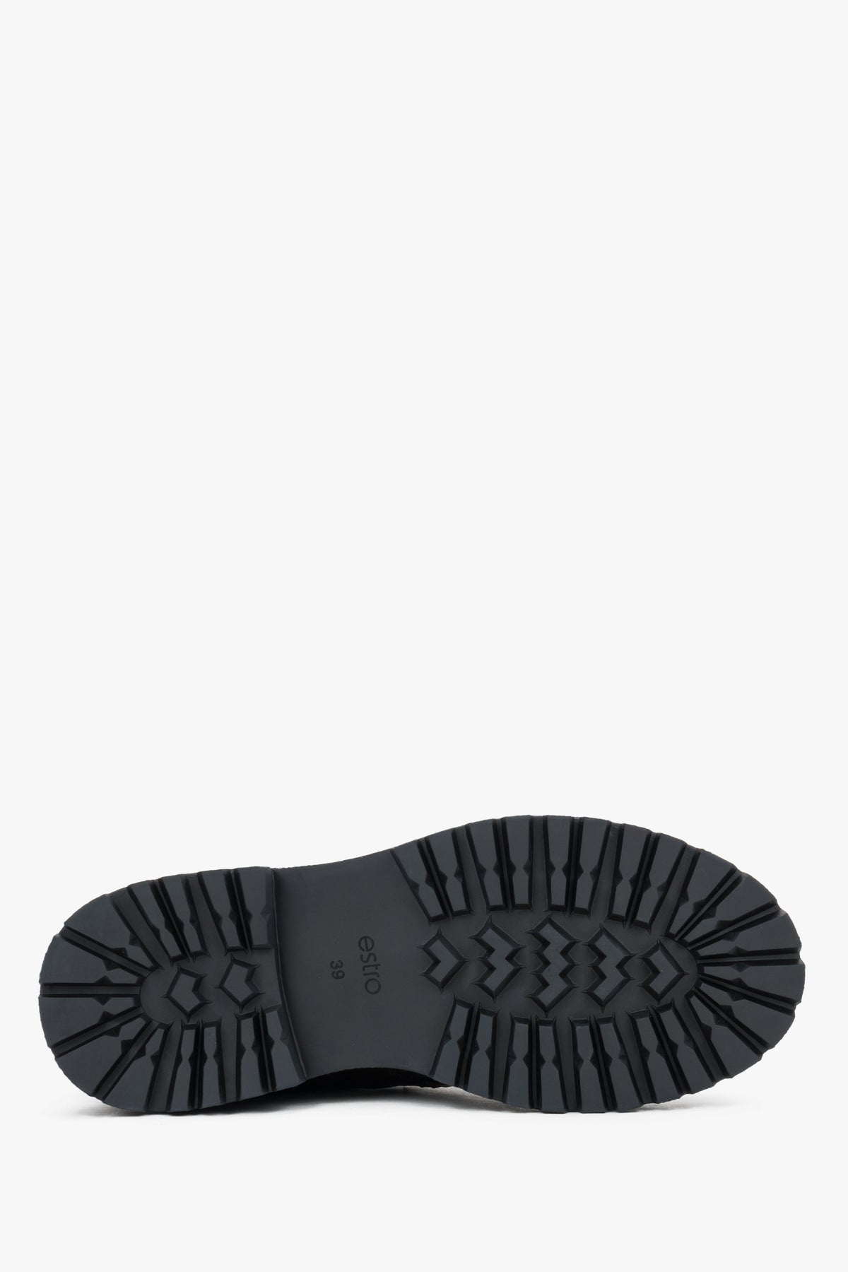 Detailansicht der griffigen Gummisohle des braunen Winter-Boots