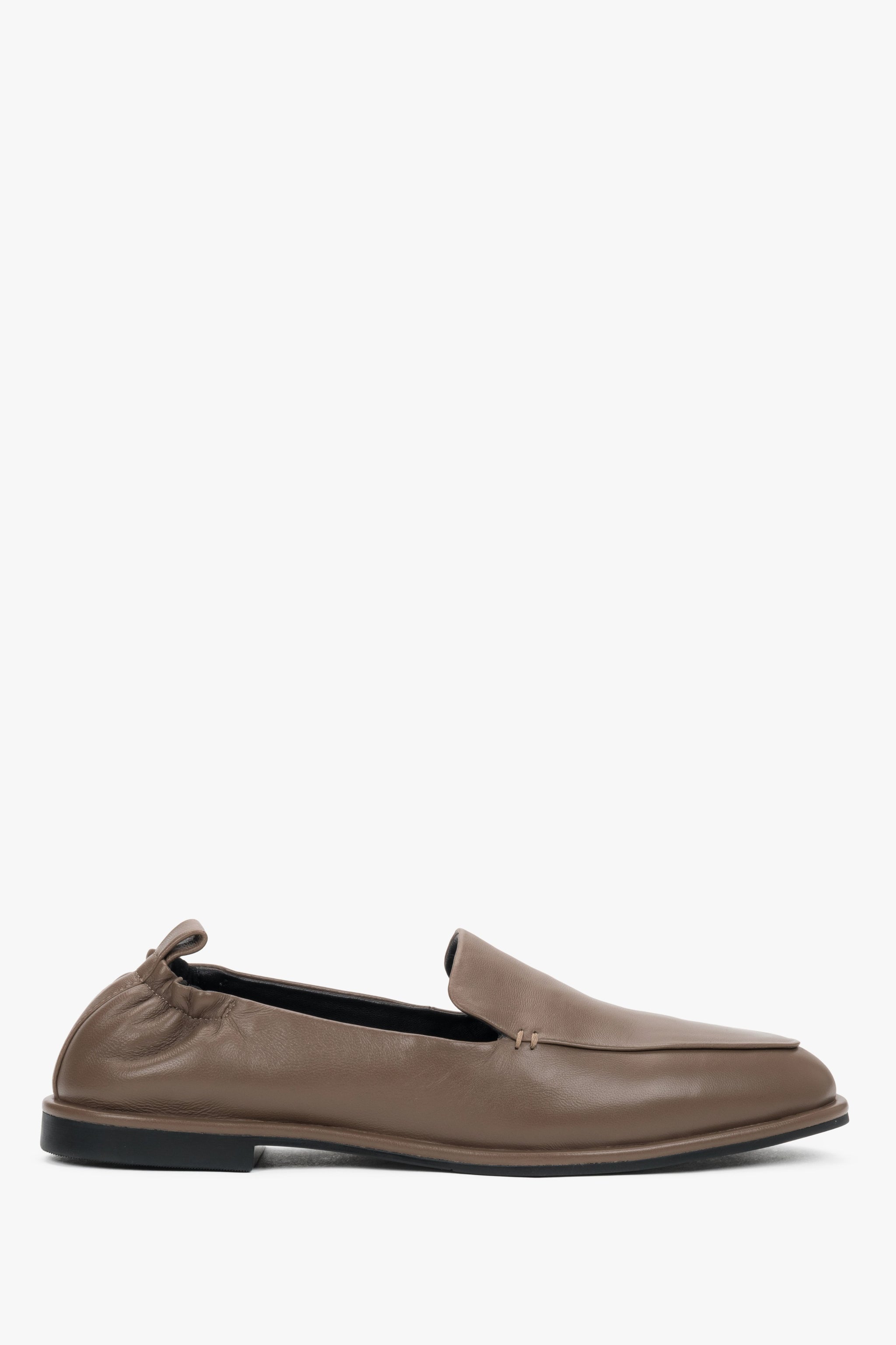 Brauner Damen-Loafer aus echtem Leder in seitlicher Ansicht