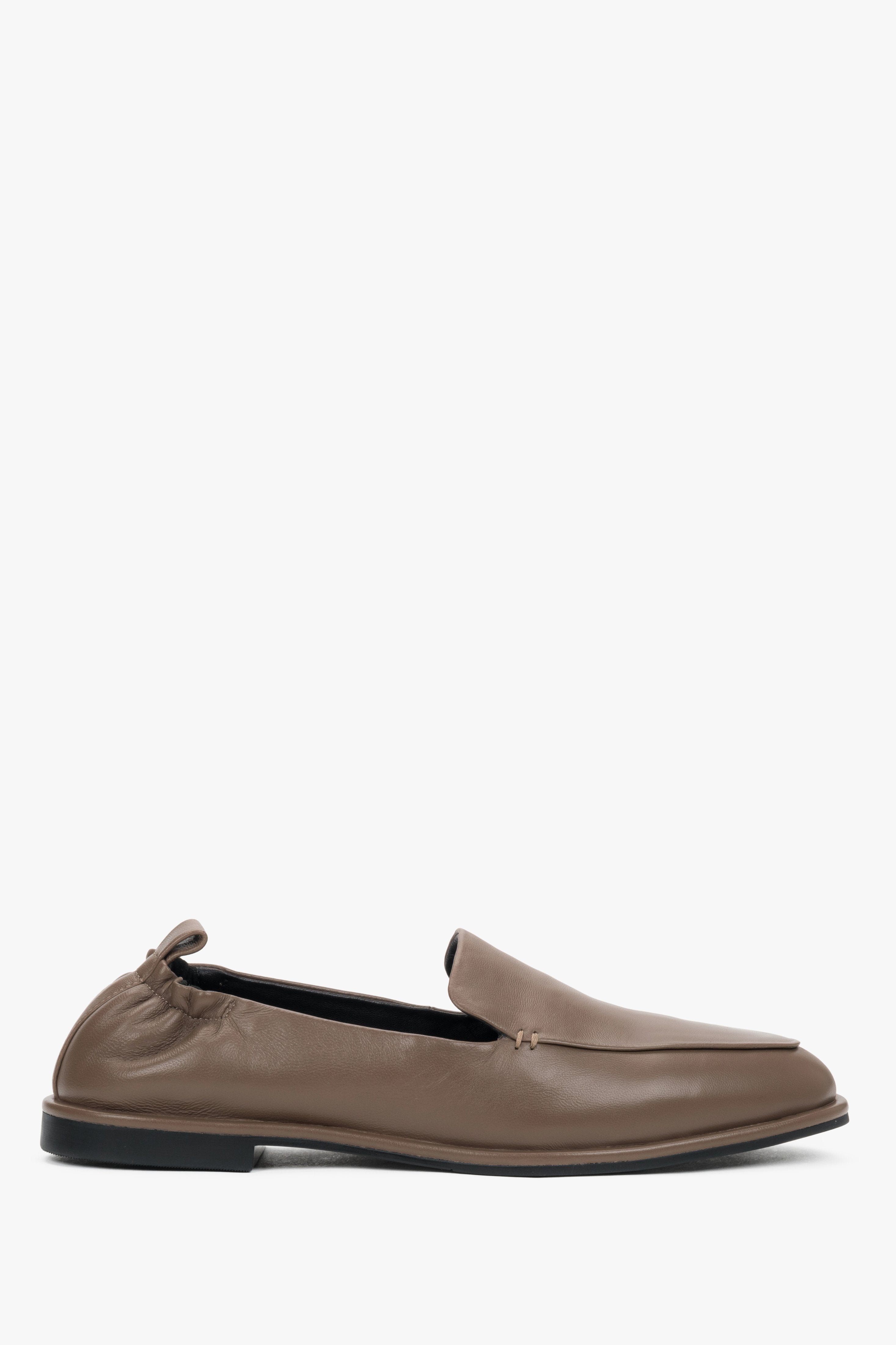 Brauner Damen-Loafer aus echtem Leder in seitlicher Ansicht