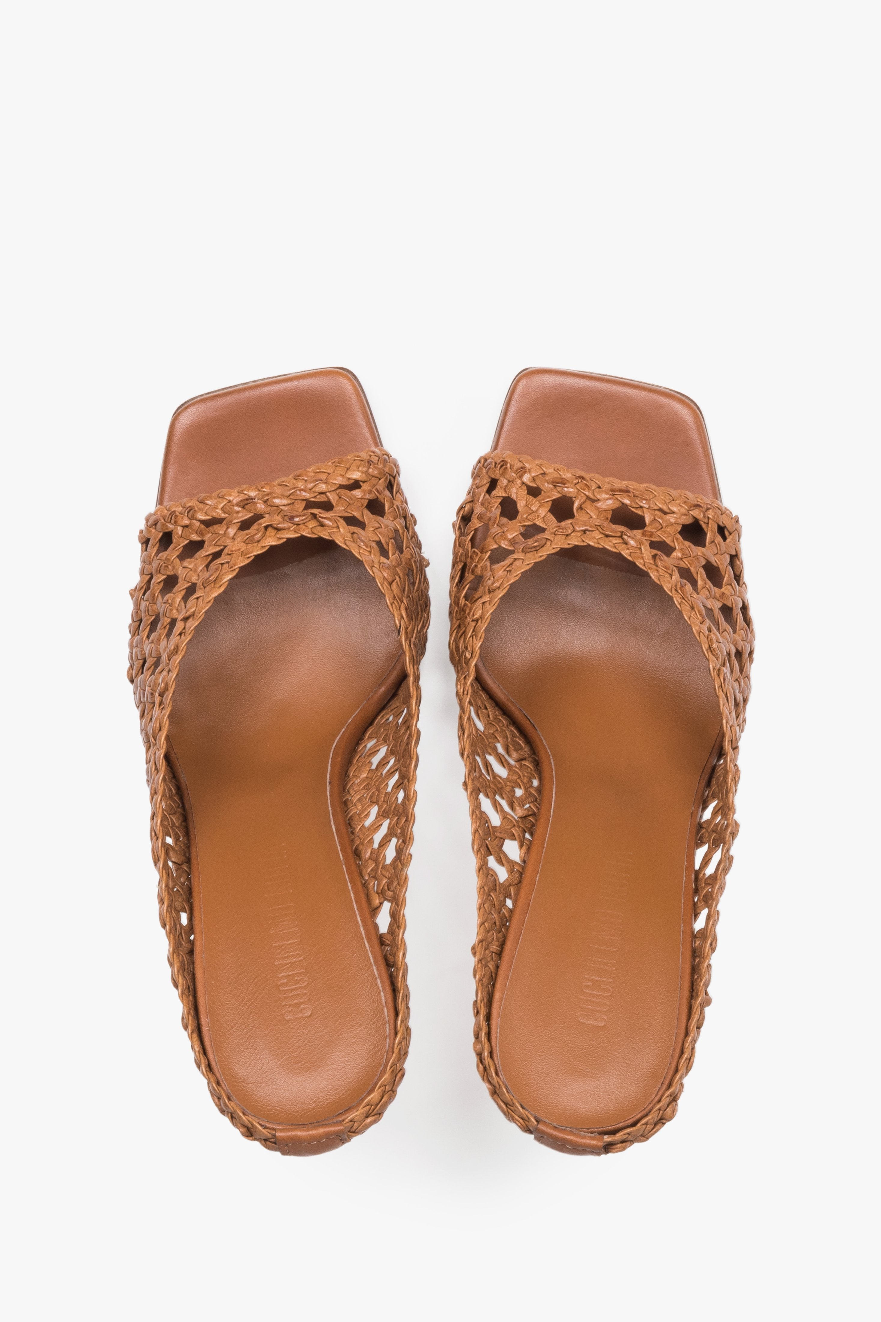 Braune Damen-Pantoletten von oben mit eckiger Schuhspitze