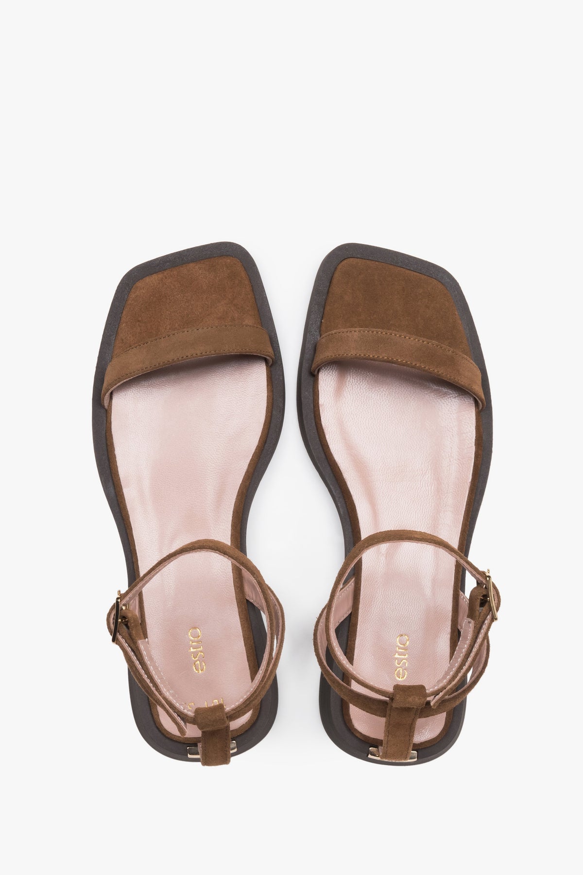Braune Damen-Sandalen von oben mit schmalen Riemen und Lederdecksohle