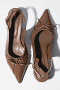 Braune Damen-Slingback-Pumps aus echtem Leder von oben mit dekorativer Schleife