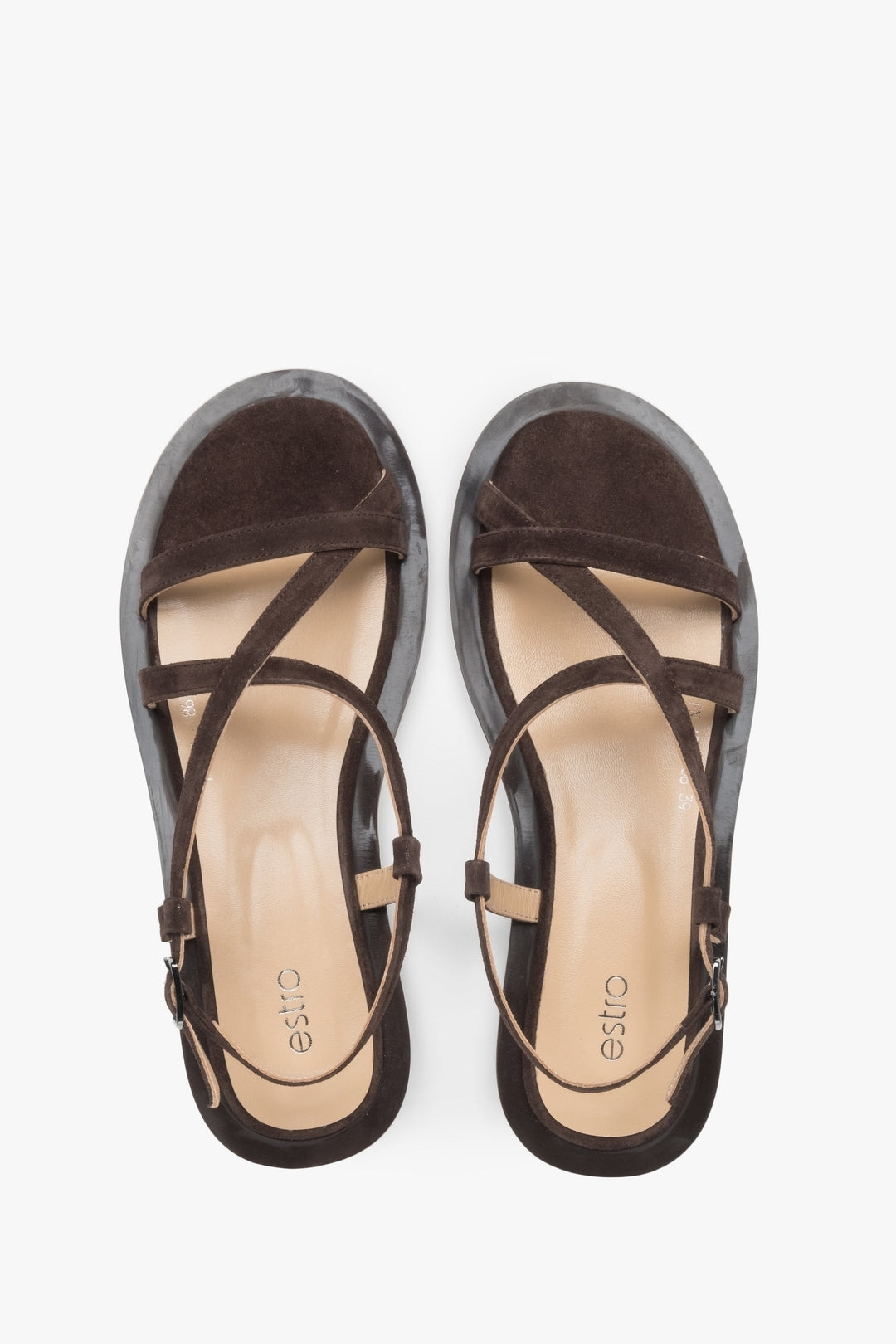 Braune Damen-Velours-Sandalen von Estro mit trendigem Kreuzriemen, perfekt für den Sommer.
