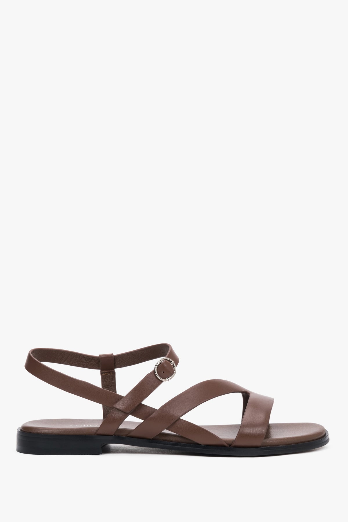 Braune flache Damen-Sandalen aus echtem Leder in seitlicher Profilansicht