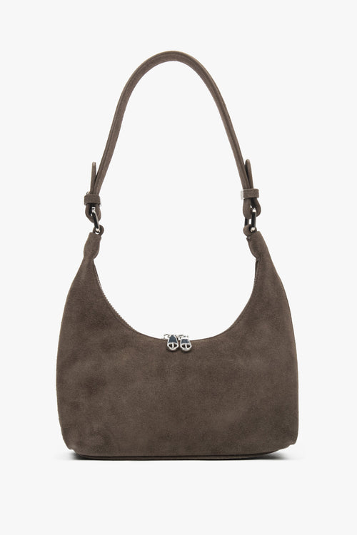 Frontale Ansicht der braunen Damen-Schultertasche aus Velours im angesagten Halbmond-Design