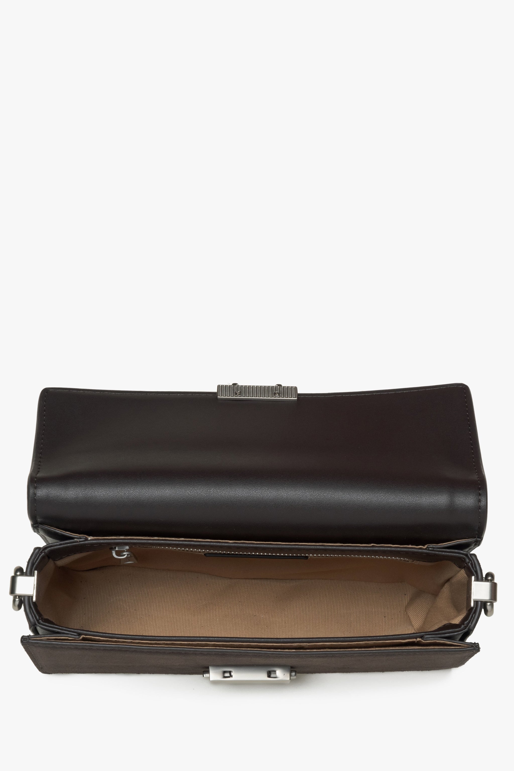 Elegante braune Umhängetasche für Damen mit verschiedenen Lederstrukturen.