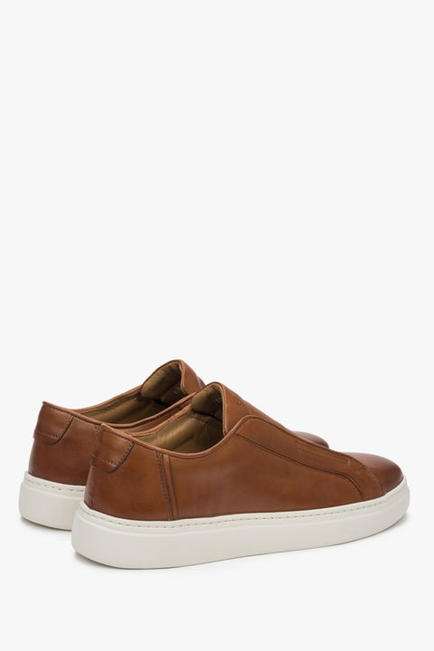 Braune Herren Sneaker von Estro aus italienischem Echtleder mit flexibler und gedämpfter Sohle.