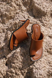 Braune Leder-Mules mit Pfennigabsatz und Zehenschlaufe Estro ER00117186.