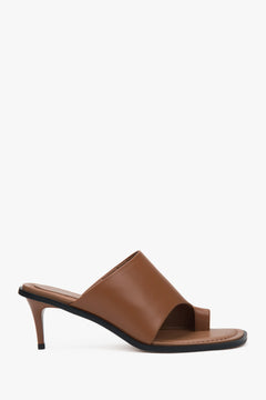 Braune Damen-Pantoletten von Estro aus Leder mit Stiletto-Absatz und Zehenring.