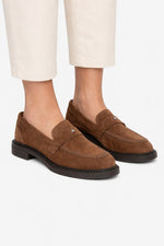 Braune Penny-Loafer aus Veloursleder für Damen Estro