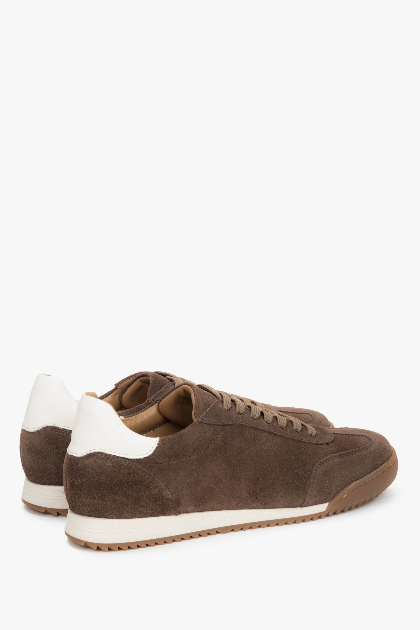 Bequeme braune Damen-Schuhe mit sprężystej (federnder) Sohle für maximalen Tragekomfort.