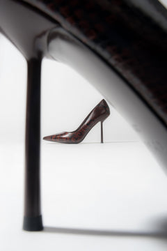 Damen-Pumps von Estro mit hohem Absatz und Schlangenleder-Optik. 