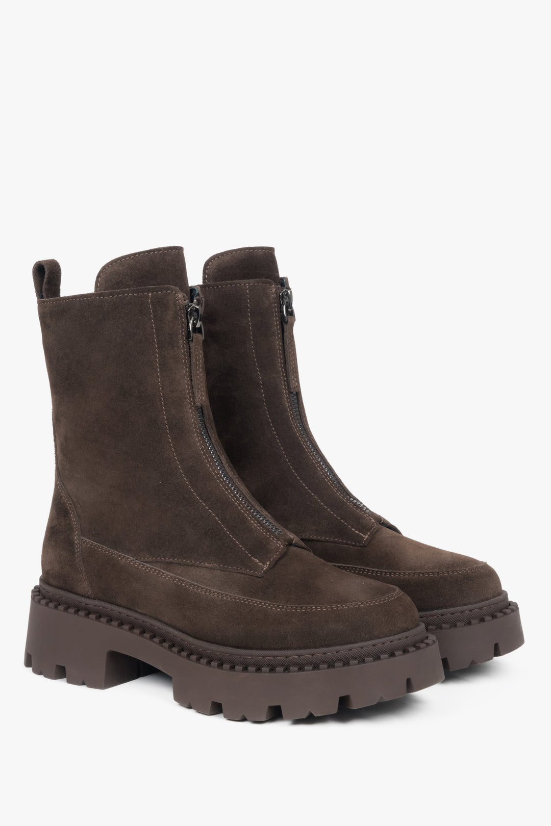 Elegante Damen-Stiefeletten in Braun aus italienischem Velours mit leichtem Warmfutter.