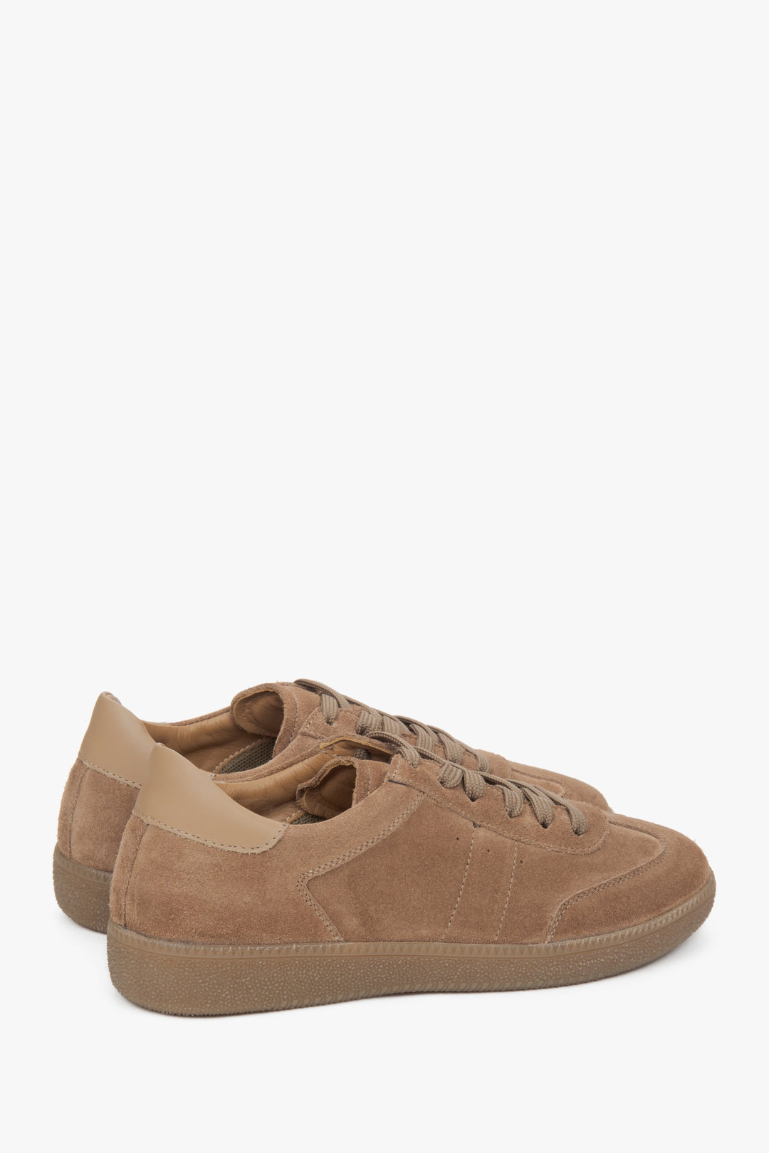 Damen-Sneaker von Estro in Braun, aus natürlichem Veloursleder aus Italien gefertigt.