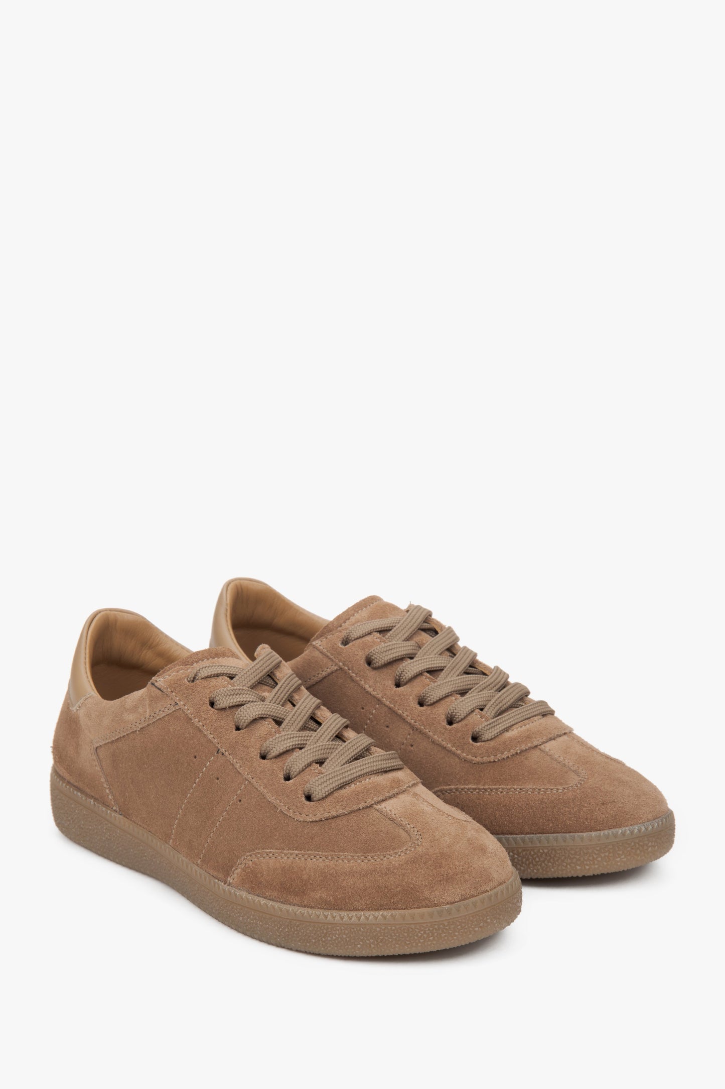 Luxus-Damen-Sneaker von Estro, gefertigt aus exklusivem Echtvelours direkt aus Italien.
