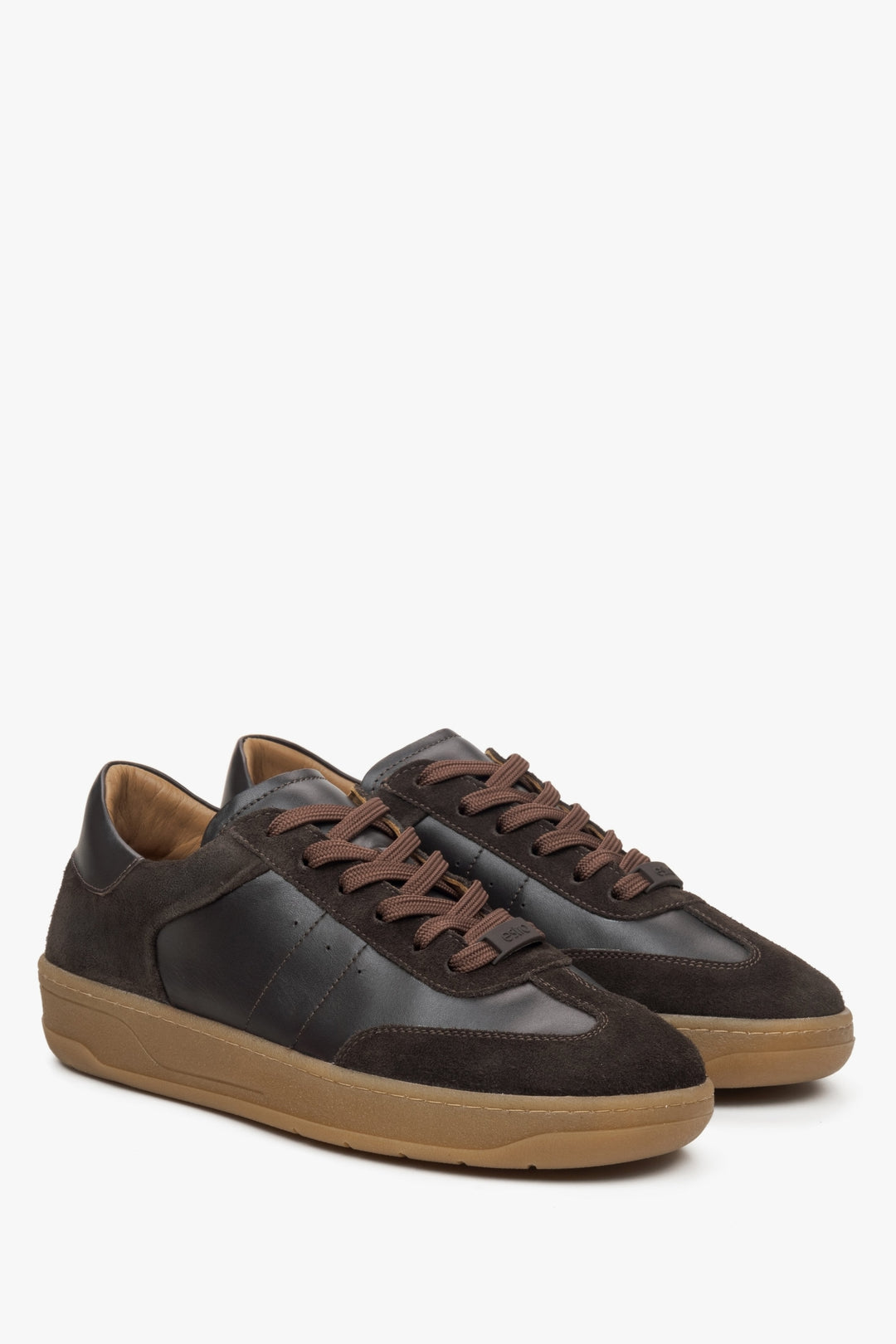 Damen-Sneaker von Estro aus braunem Leder und Velours.