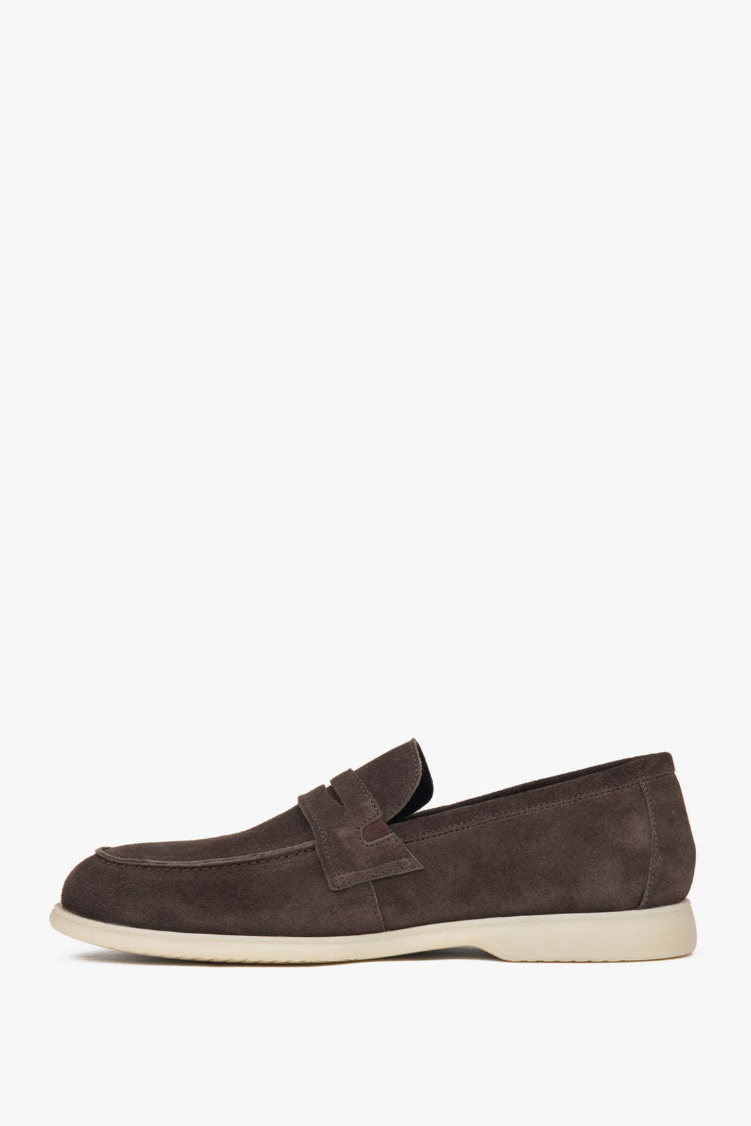 Klassische braune Herren-Loafer von Estro, gefertigt aus luxuriösem Premium-Echtvelours – Seitenansicht.
