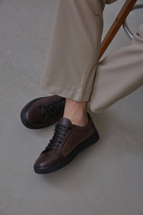 Brauner Sneaker für Herren aus Leder und Velours Estro ER00113450.