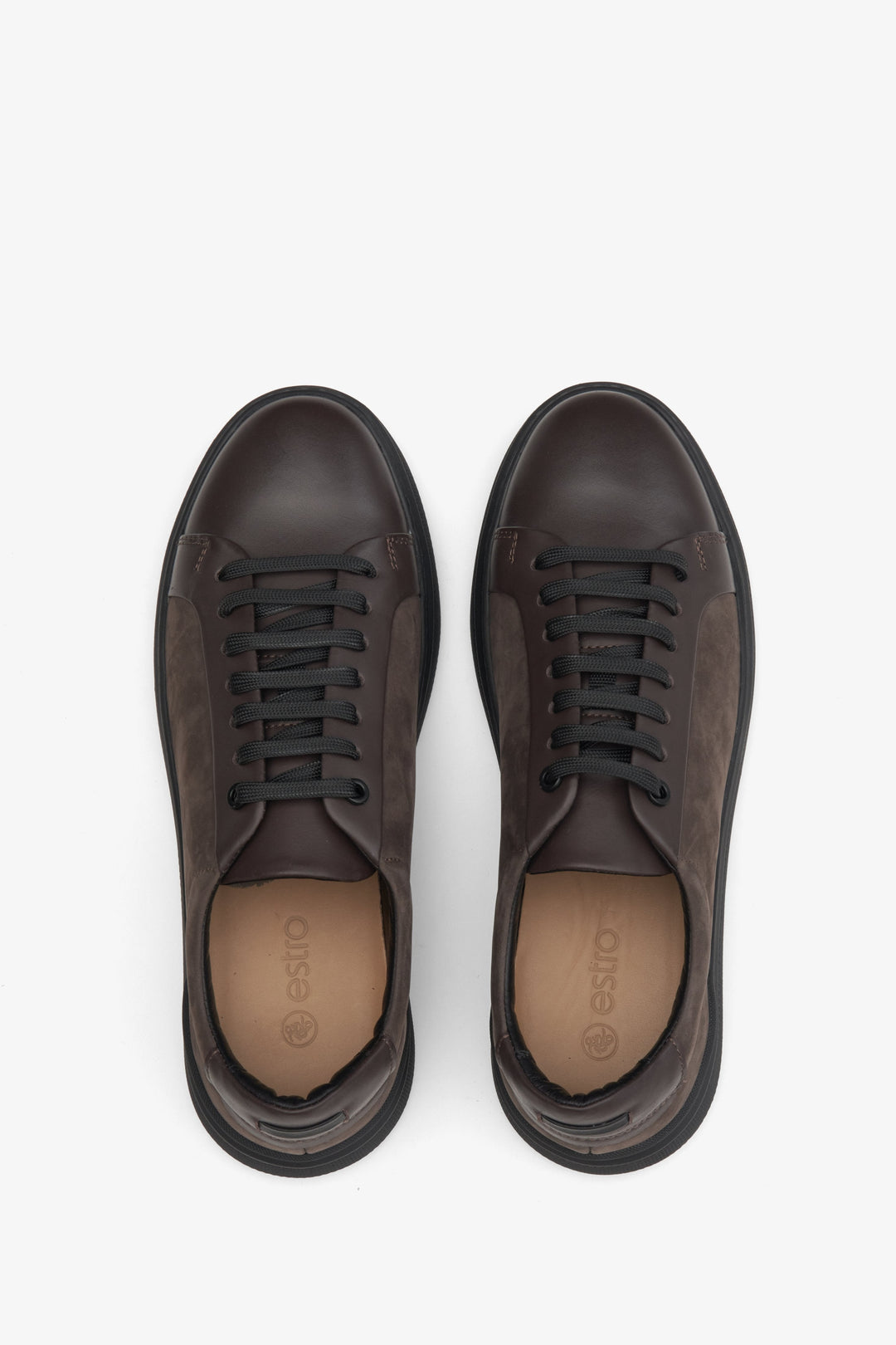 Dunkelbraune Herren-Sneaker aus Leder und Wildleder von Estro – Ansicht von oben des Modells.