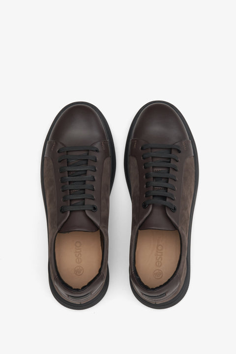 Dunkelbraune Herren-Sneaker aus Leder und Wildleder von Estro – Ansicht von oben des Modells.