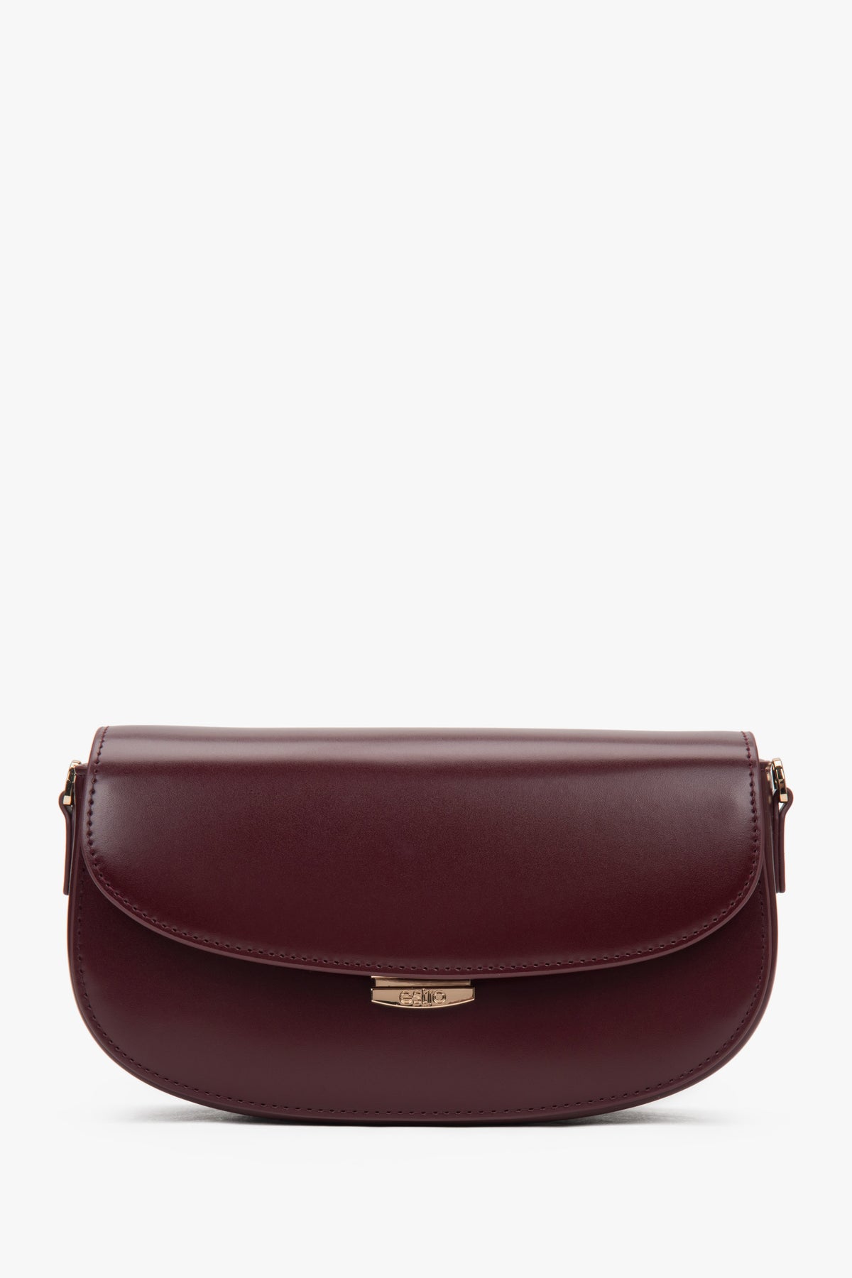 Frontansicht der burgunderroten Damen Lederhandtasche mit dezentem goldenem Verschluss.