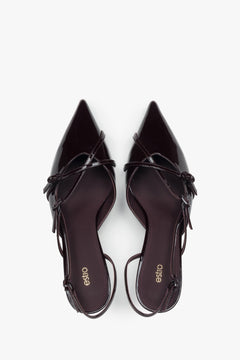 Burgunderrote Damen-Slingpumps von oben mit offener Ferse und schmalen Riemen