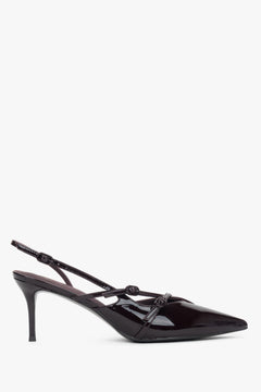 Burgunderrote Damen-Slingpumps aus Lackleder in seitlicher Ansicht mit Stilettoabsatz