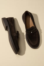 Dunkelbraune Penny-Loafer für Damen aus echtem italienischem Velours Estro ER00116793