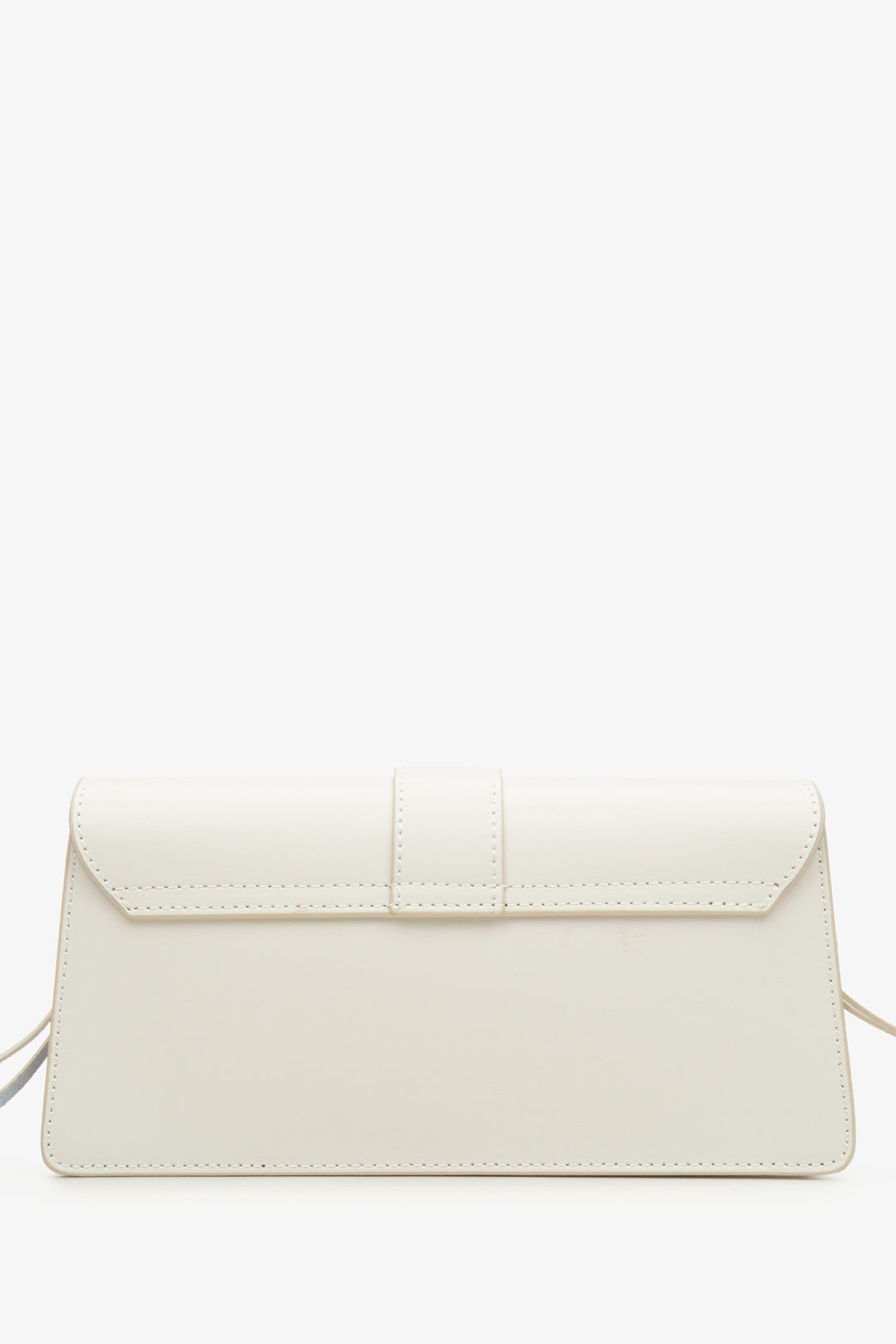 Damenhandtasche in Hellbeige von Estro – Rückansicht.