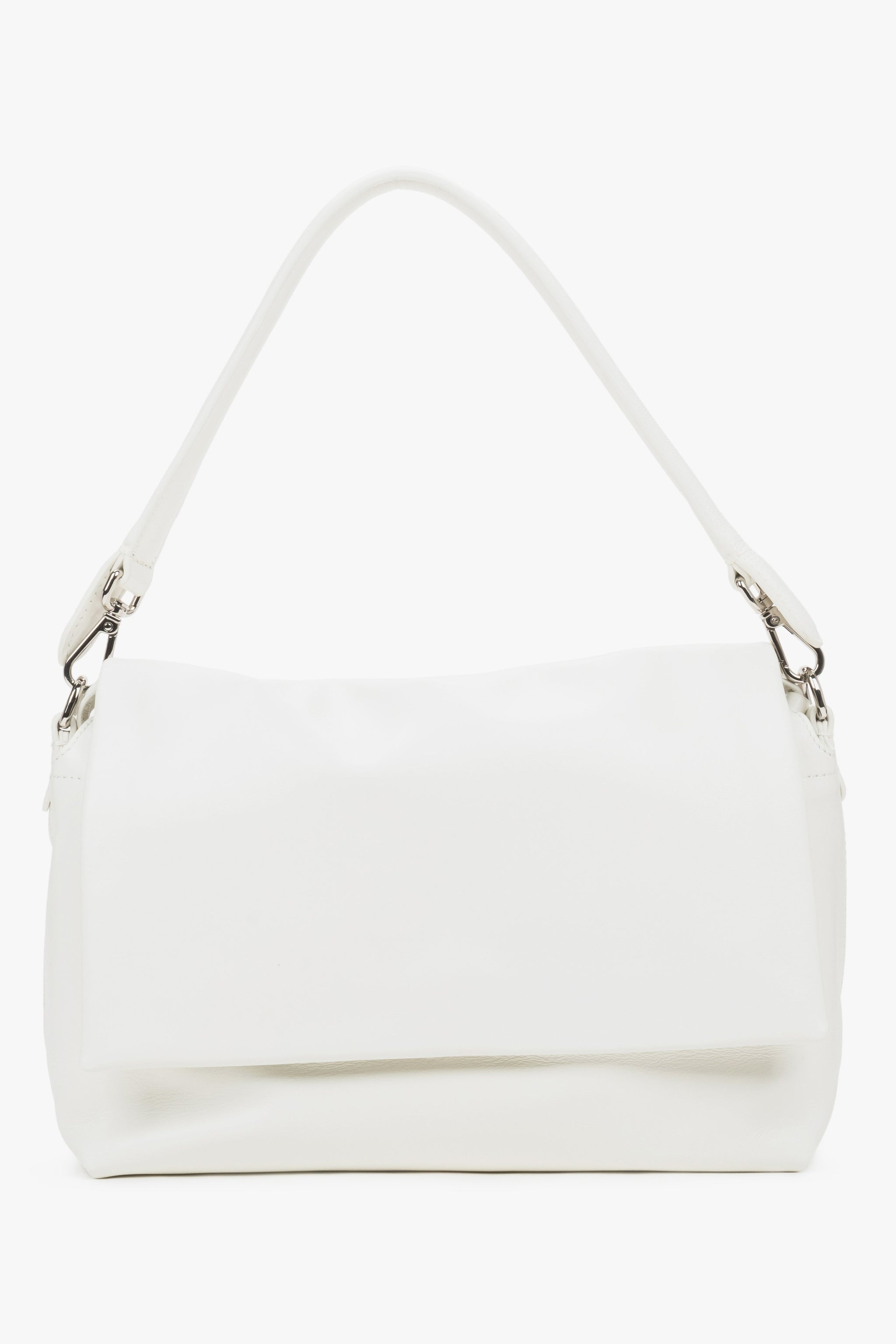 Flache Frontansicht der geschlossenen, weißen Damen-Handtasche in minimalistischem Design 
