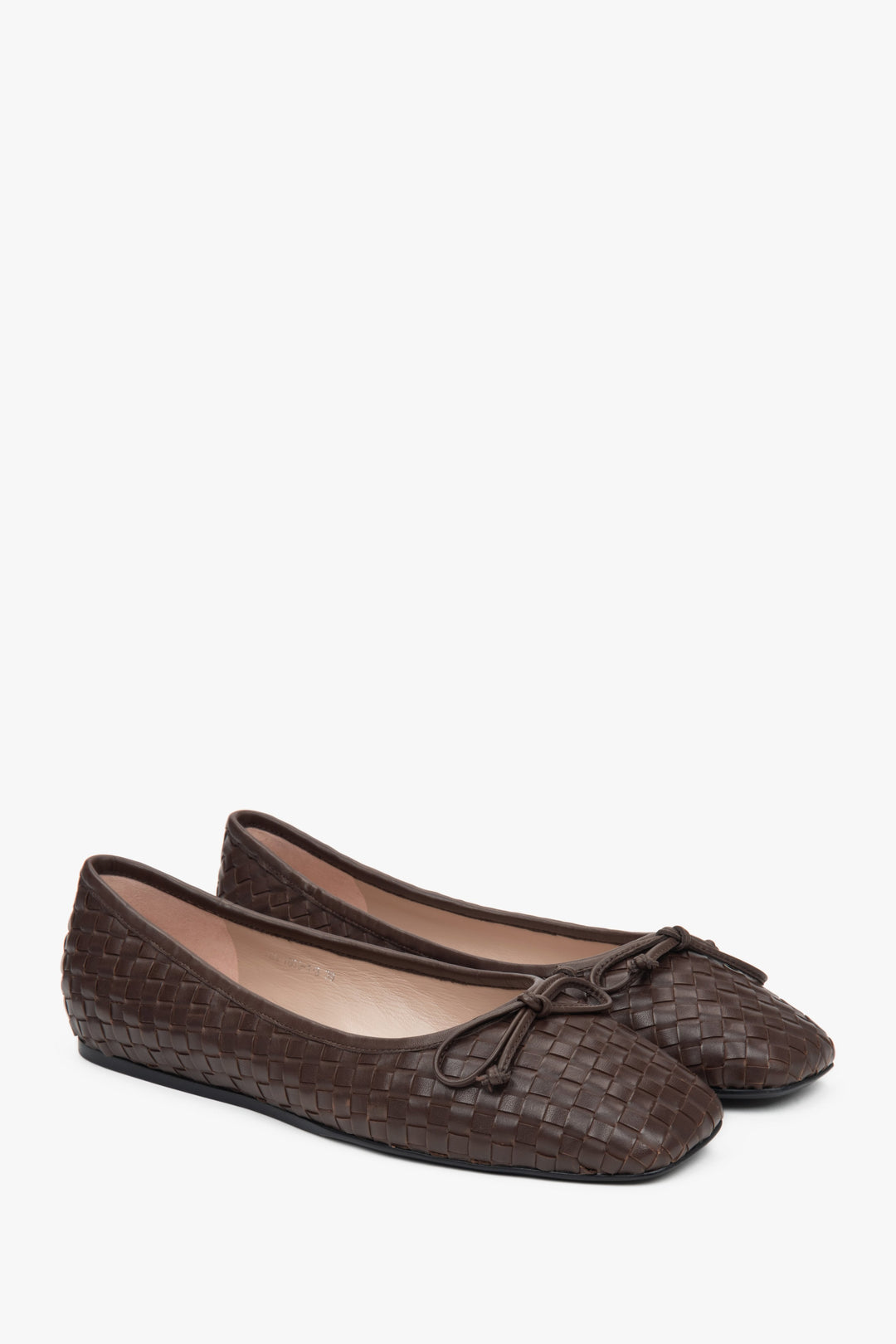 Elegante dunkelbraune Estro Damen-Ballerinas, gefertigt aus einzigartigem geflochtenem Echtleder.